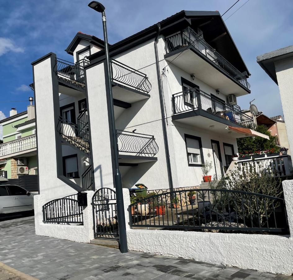 Apartments Kralj Zvonimir Jadranovo Exterior photo