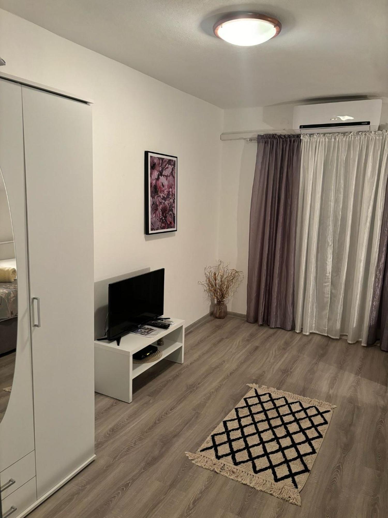 Apartments Kralj Zvonimir Jadranovo Exterior photo